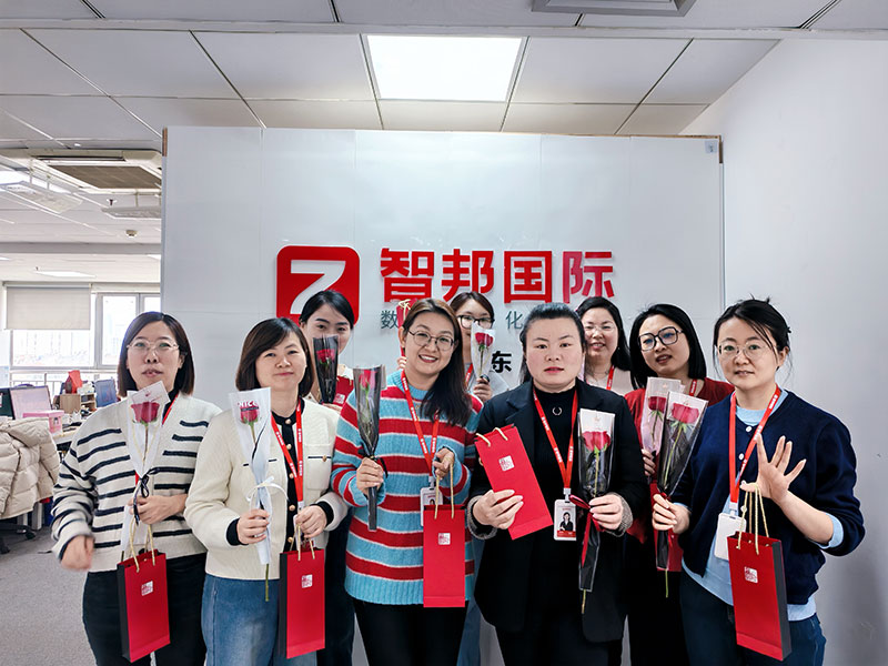 向美而生，灼灼其华，女神节快乐！