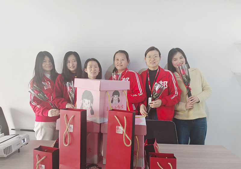 向美而生，灼灼其华，女神节快乐！