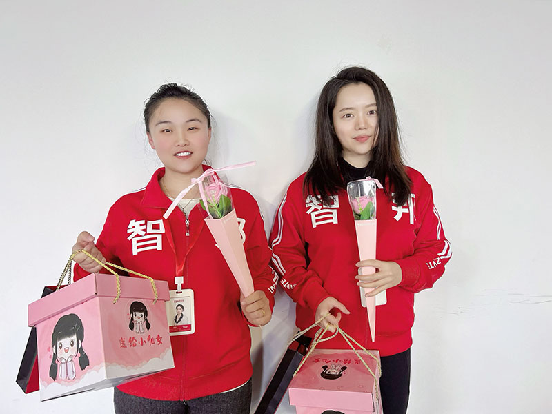 向美而生，灼灼其华，女神节快乐！